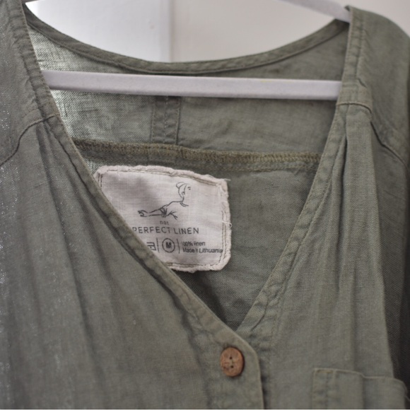 notPERFECTLINEN Sage Green Top with Wooden Buttons - Picture 4 of 4